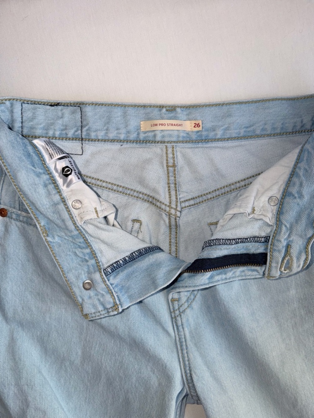 Levi’s Women's Light Blue Straight Leg Jeans with Knee Rips - Picture 5 of 7